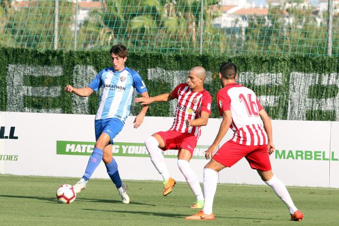 Mula, que cuenta con el interés del Oviedo, en un lance del amistoso del Málaga ante el Almería.