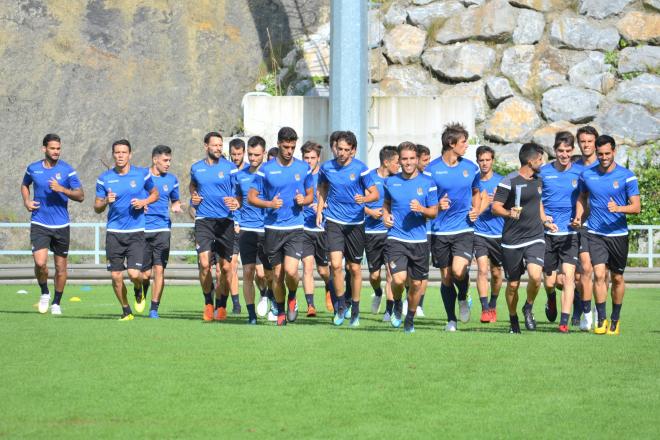 Los jugadores de la Real Sociedad corriendo durante un entrenamiento. (Foto: Giovanni Batista)