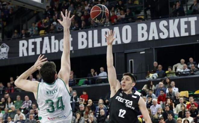 El escolta argentino Luicio Redivo jugando en el Bilbao Basket