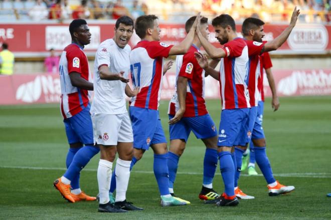 El Sporting celebra un gol en el Reino de León (Foto: Luis Manso).