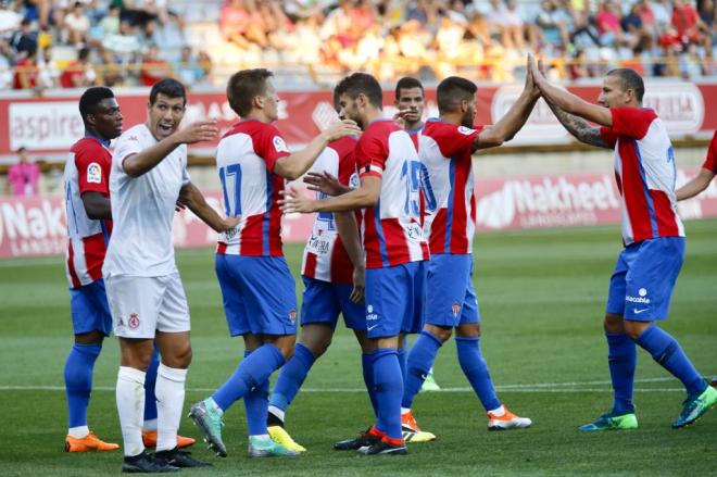 El Sporting celebra un gol en el Reino de León (Foto: Luis Manso).