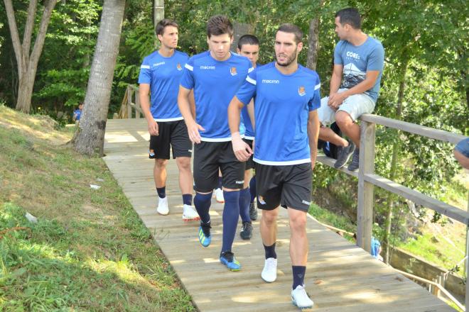 Zaldúa, Zubeldia, Sangalli y Guevara, de camino a un entrenamiento.