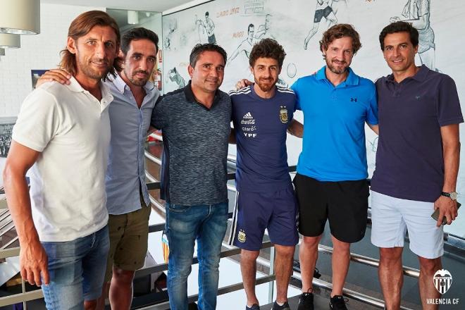Aimar en Paterna junto a otros héroes del doblete (Foto: Valencia CF)