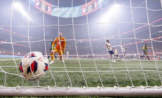 Brad Guzan, en el partido del All Star de la MLS, tras un gol de la Juventus.