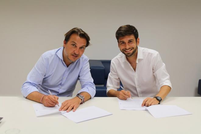 Prcic firma su contrato con el Levante UD junto a Quico Catalán (Levante UD).