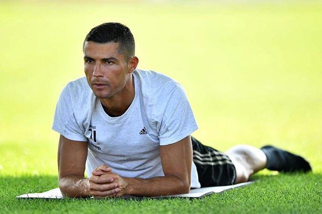 Cristiano Ronaldo, pensativo en un entrenamiento de la Juventus.