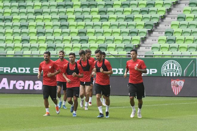 El Sevilla, entrenando en Budapest. (FOTO: SFC)