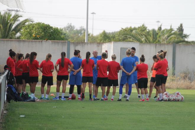 Durante uno de los entrenamientos del Sporting de Huelva.