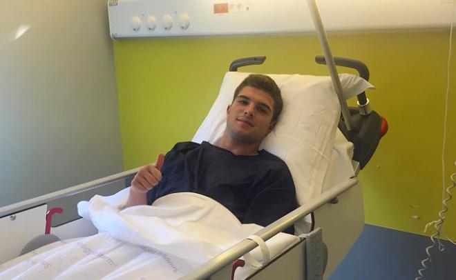 Raúl Guti, en el hospital de Burdeos tras su operación de pubalgia.