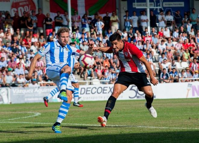 Yuri batalla con Illarramendi en la final de la EH Txapela (Foto Athletic Club.