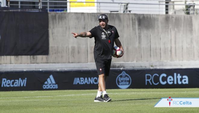 Antonio Mohamed, en un entrenamiento con el Celta (Foto_ RCCV).