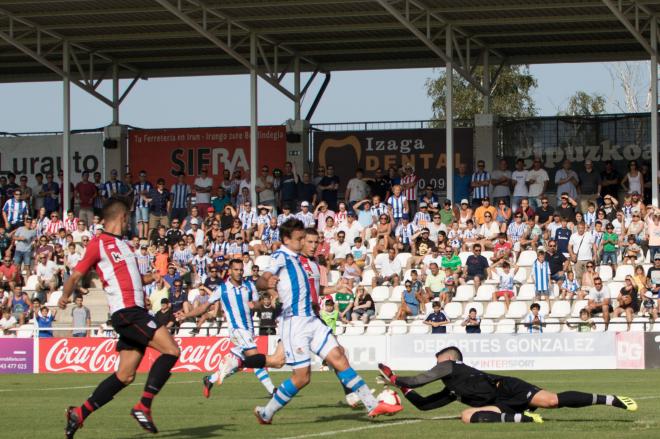 Mikel Oyarzabal ante el Athletic en pretemporada.