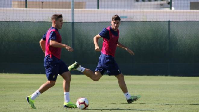 Manu Vallejo, junto a Carmona en un entrenamiento (Foto: CCF).