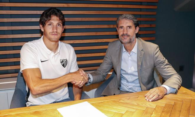 Gustavo Blanco y Caminero, sellando el acuerdo (Foto: Málaga CF).