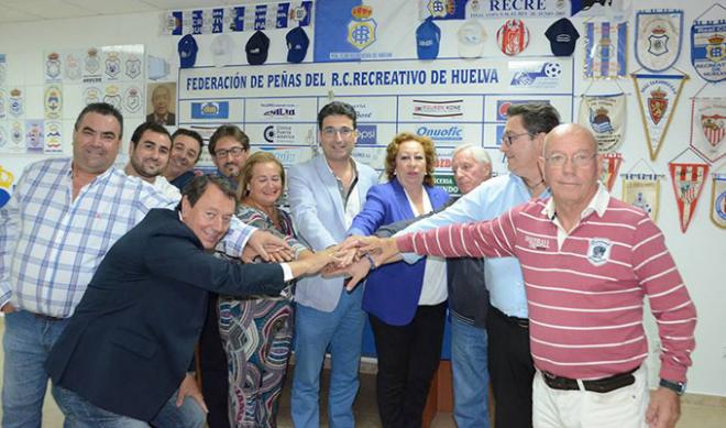 Miembros de la Federación de Peñas del Recreativo de Huelva.