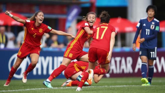 Carmen Menayo celebra el gol de la victoria en el partido de la selección española femenina sub 20 ante Japón en el Mundial.