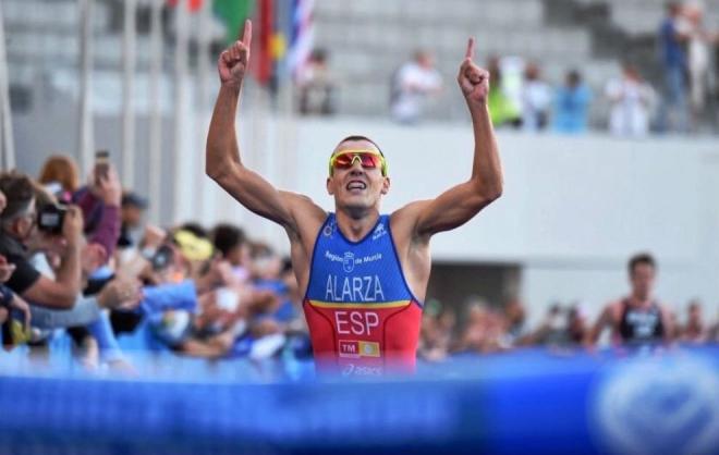 Fernando Alarza celebra la plata.