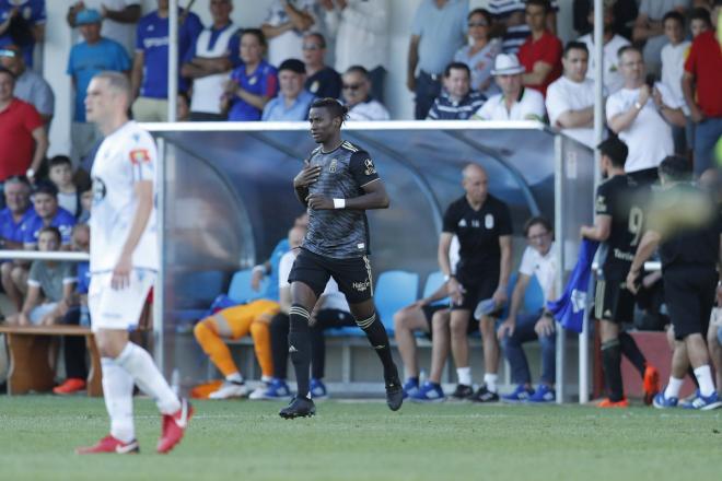 Ibrahima entra al terreno de juego en el amistoso contra el Dépor (Foto: RO).