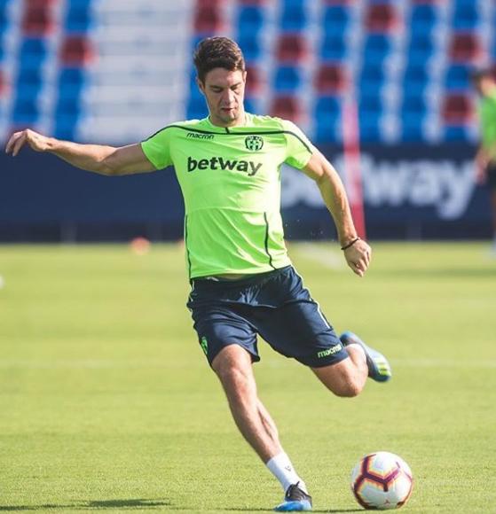 Vukcevic, en su primer entrenamiento con el Levante en el Ciutat de València (Adolfo Benetó).