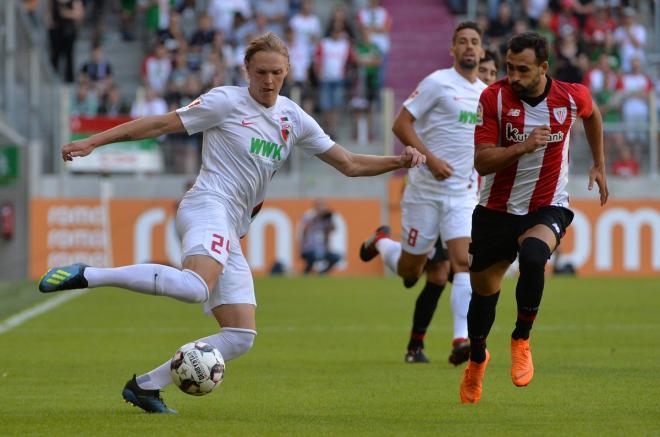 Balenziaga presiona a un rival en un partido de pretemporada