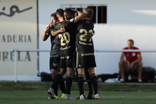 Los jugadores del Real Oviedo celebran el gol conseguido ante el Dépor (Foto: RealOviedo).