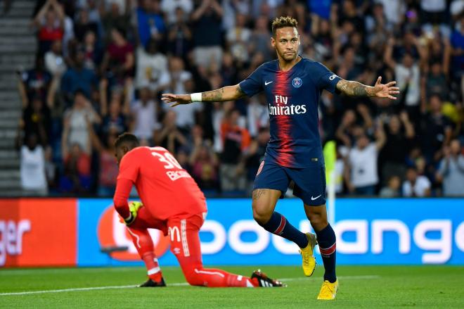 Neymar celebra su gol ante el Caen.