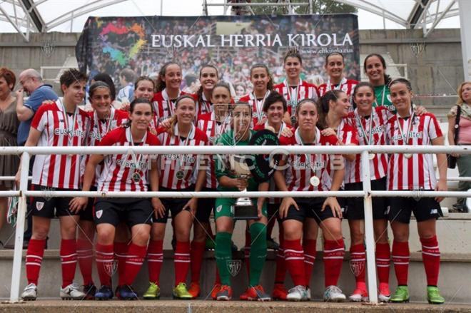 El Athletic Club Femenino alzó la EH Kopa de 2017 (Foto: Athletic Club).