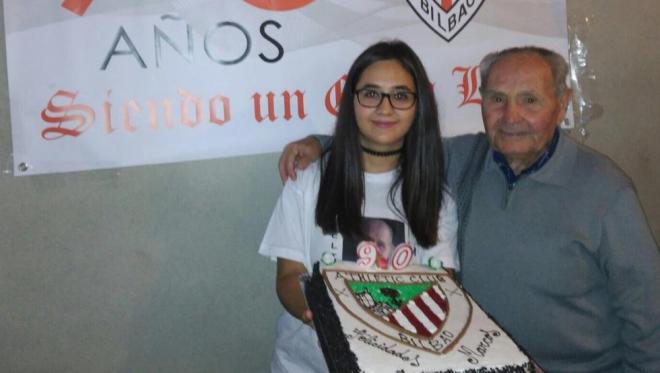 La nieta de Marcos Torres, gracias a las redes sociales, consiguió que el Athletic atendiera su petición ( Foto: Twitter)