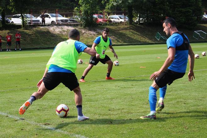 Los jugadores del Eibar entrenando en Atxabalpe. (Foto: SD Eibar)