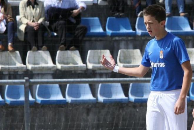 Iván Conceiçao, en un partido con el Real Oviedo cuando era un niño (Foto: @IvanConceicao9).