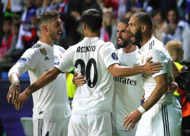 Benzema, Asensio, Isco y Ramos celebran el gol de Benzema en la Supercopa de Europa.