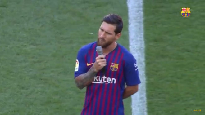 Messi se dirige a la afición.