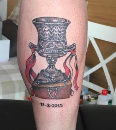 El capitán del Athletic Club Iker Muniain lleva tatuado el título de la Supercopa en su pierna derecha.