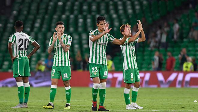 Los jugadores saludando tras la derrota ante el Levnate (Foto: Kiko Hurtado).