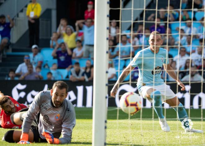 Momento del gol en propia puerta de David López en el Celta-Espanyol (Foto: LaLiga).