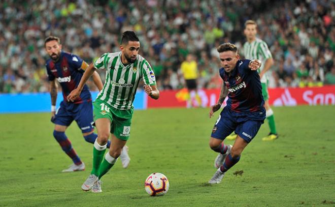 Ryad Boudebouz, en el partido ante el Levante (Foto: Kiko Hurtado).