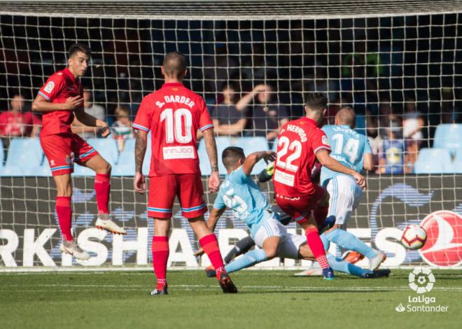 Momento del gol de Mario Hermoso en el Celta-Espanyol (Foto: LaLiga Santander).