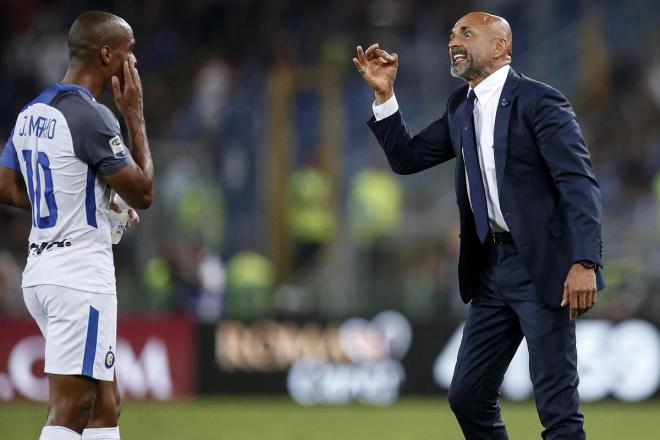 Joao Mario, recibiendo instrucciones de Spalletti.