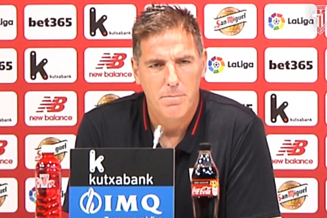 Eduardo Berizzo en rueda de prensa.