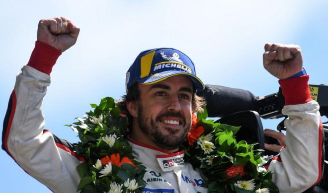 Fernando Alonso celebra su triunfo.