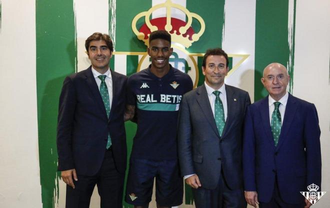 Junior renueva con el Betis hasta 2023. (Foto: RBB).