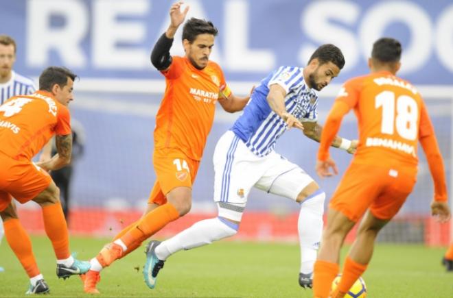 Recio y Luis Hernández, en una disputa cuando el defensor jugaba para el Malaga