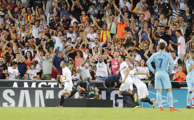 Rodrigo celebra el gol contra el Atlético. (Foto: David González)