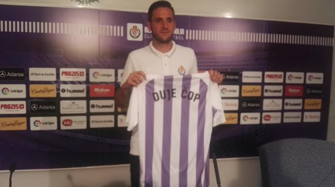 Duje Cop, en su presentación como nuevo jugador del Real Valladolid.