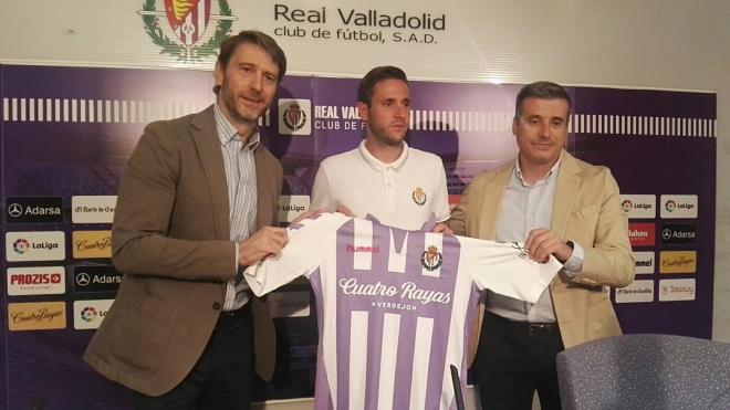 Duje Cop, junto a Gómez y Suárez, en su presentación con el Real Valladolid.