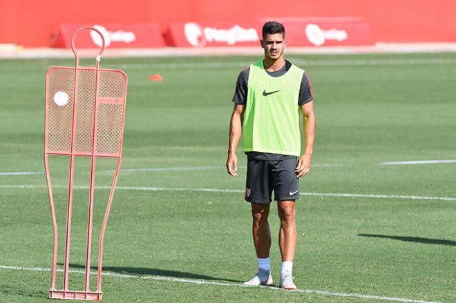 André Silva en un entrenamiento con el Sevilla. (Foto: Kiko Hurtado)