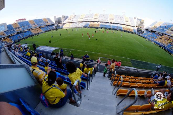 Las gradas del estadio Ramón de Carranza durante el primer partido de la temporada (Foto: LaLiga).