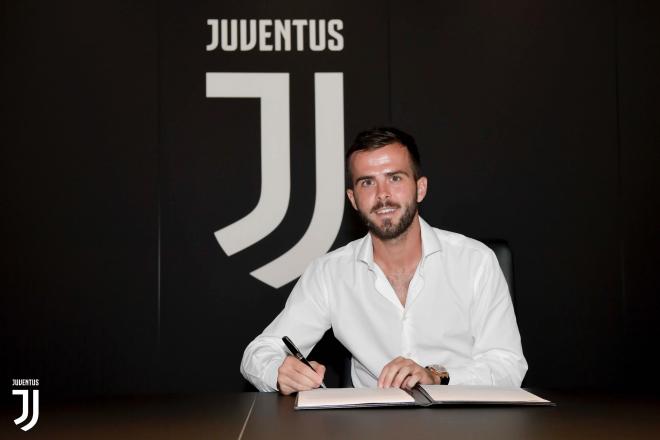 Pjanic firma su renovación con la Juventus.
