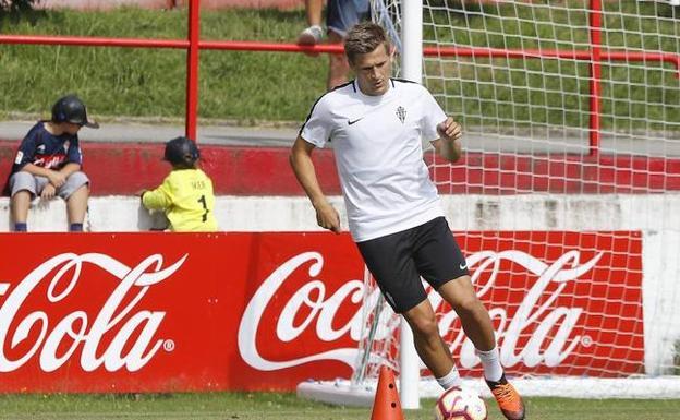 Robin Lod, durante un entrenamiento en Mareo (Foto: Luis Manso).