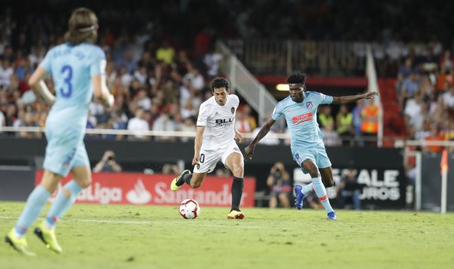 Dani Parejo contra el Atlético de Madrid. (Foto: David González)